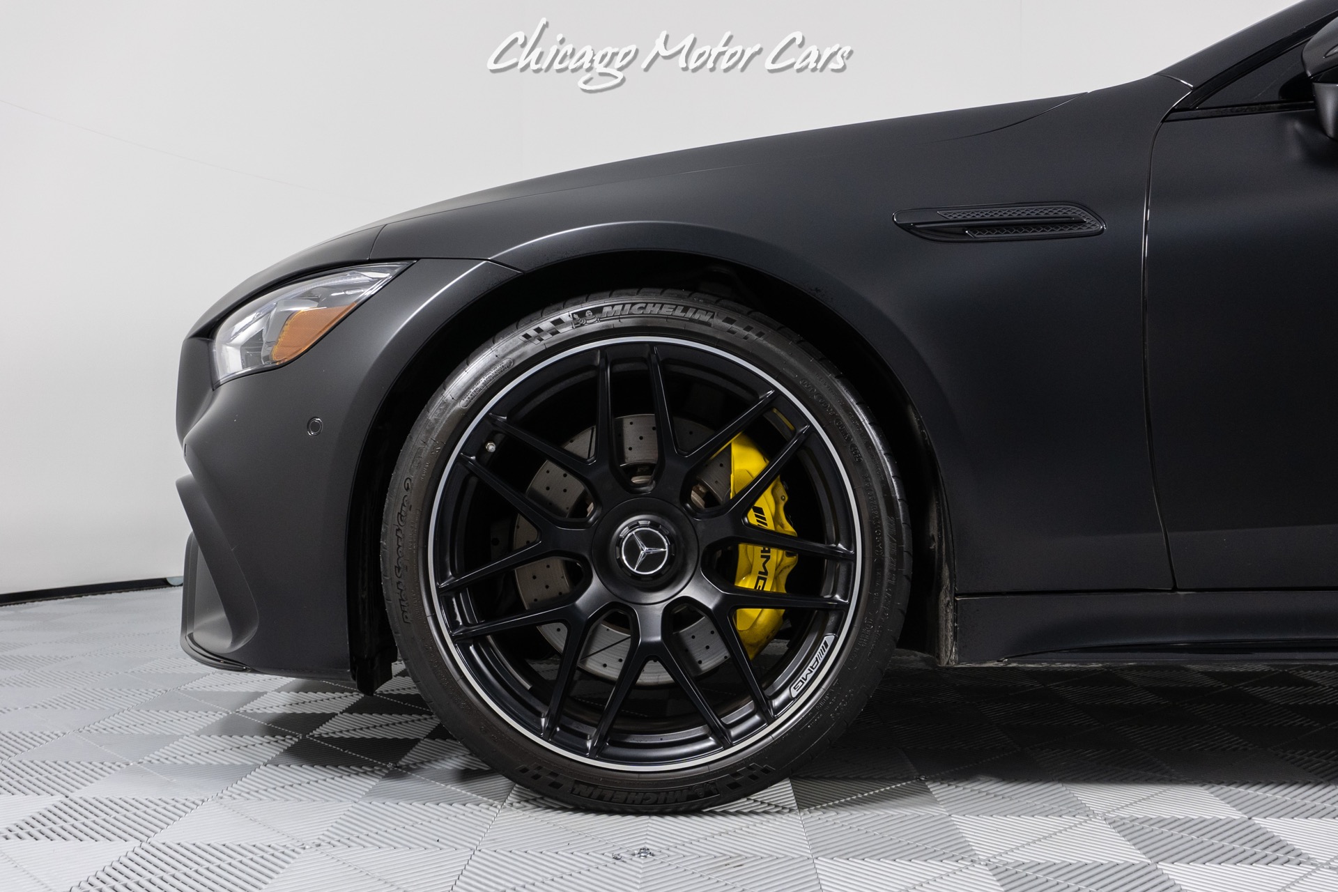 E63 AMG with a nice V8 Biturbo and yellow brake calipers : r