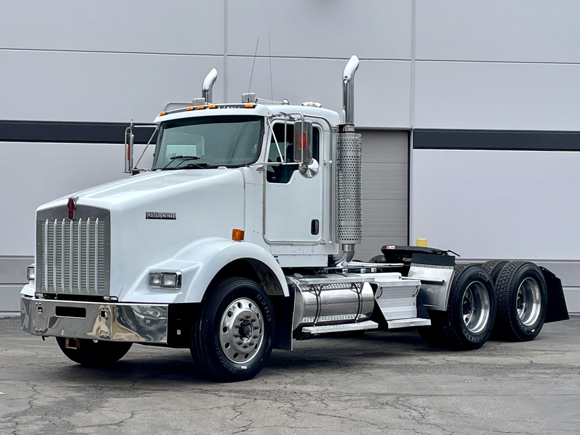 Used 2006 Kenworth T800 Day Cab Cummins ISX 475 Horsepower 10